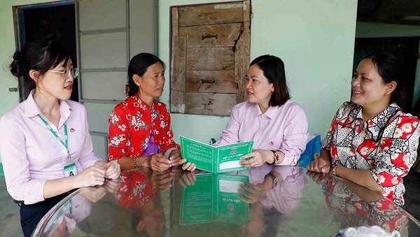 NHCSXH giảm lãi suất cho vay đối với khách hàng vay vốn bị ảnh hưởng sau bão số 13